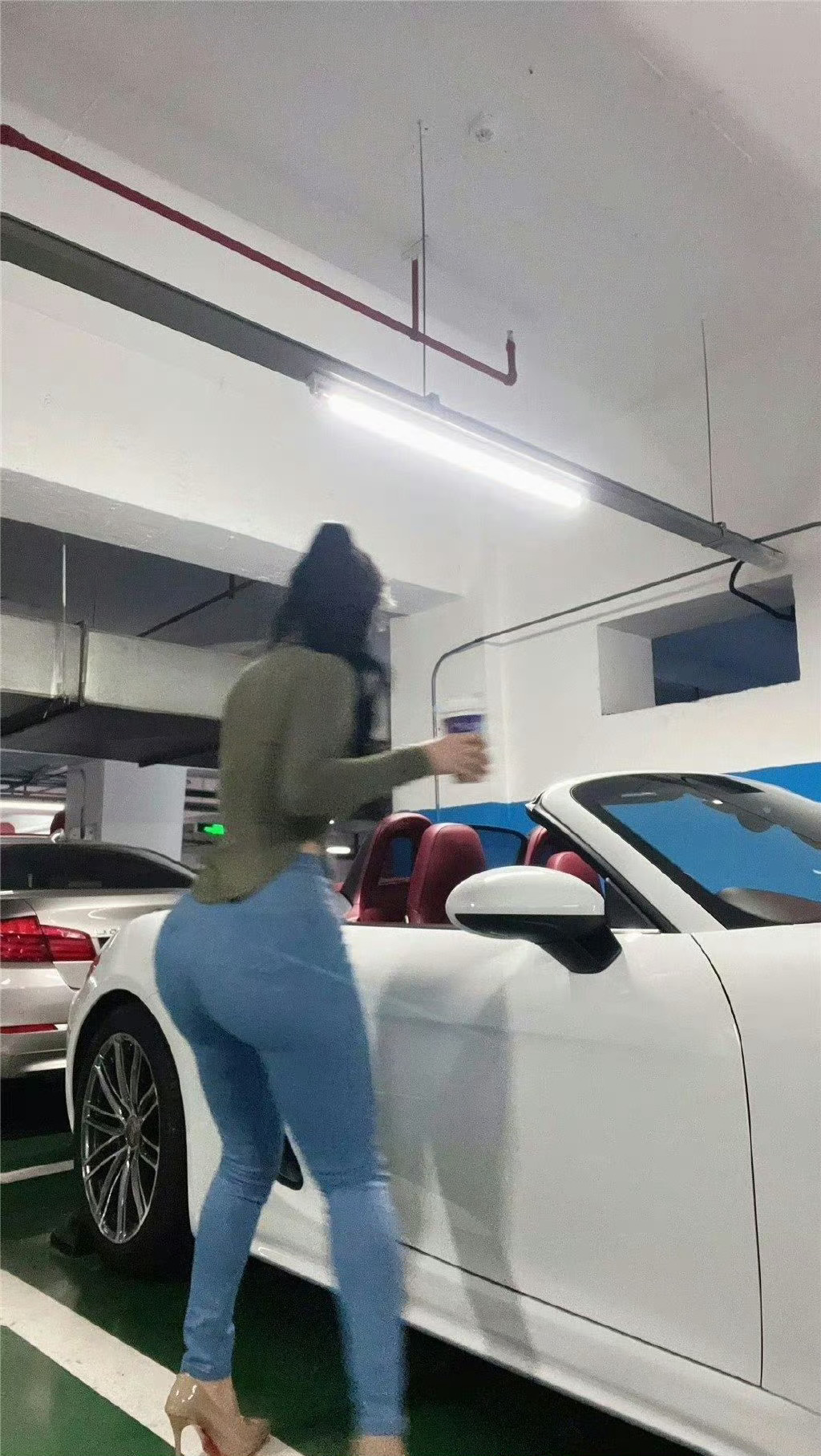 隔着屏幕都能闻到你蠢蠢欲动的荷尔蒙 ​​​