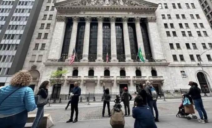 笑不活了！中东乱成一锅粥，美国没栽坑反倒洗空全球30万亿债务。

说白了，中东打