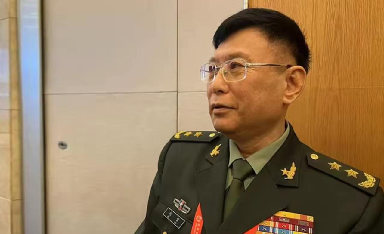 长期在岛内鼓吹“以武谋独”的赖清德，这下子彻底被伤到自尊了，解放军退将公开表态，