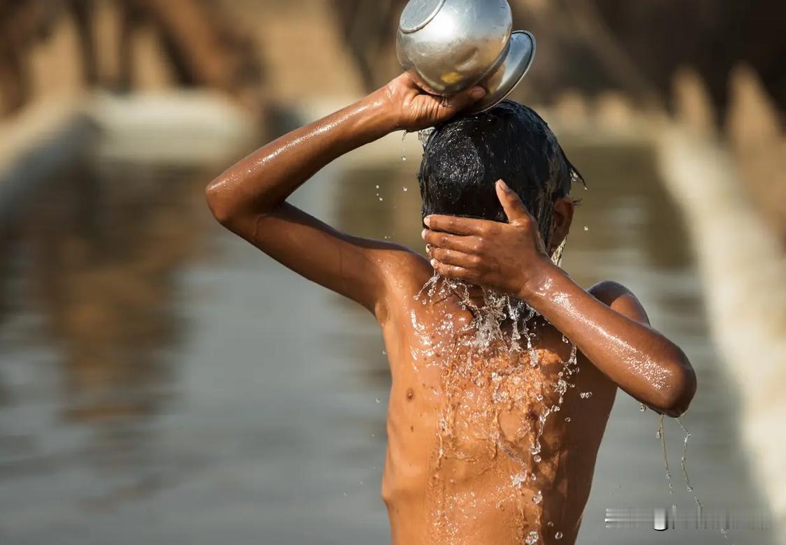 印度又迷之操作了！一天热死 3400 人，多地气温飙到 51℃，然后他们干了一件
