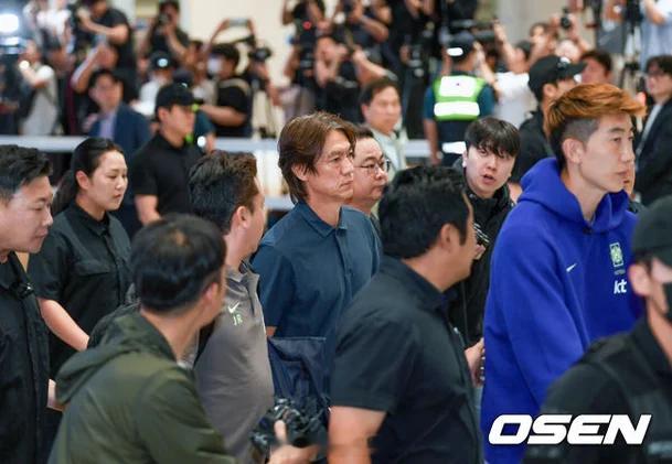 韩国 内讧世界杯 韩国人继续整洪明甫，奥运冠军议员秦钟午拿P证说事儿，“一般人需