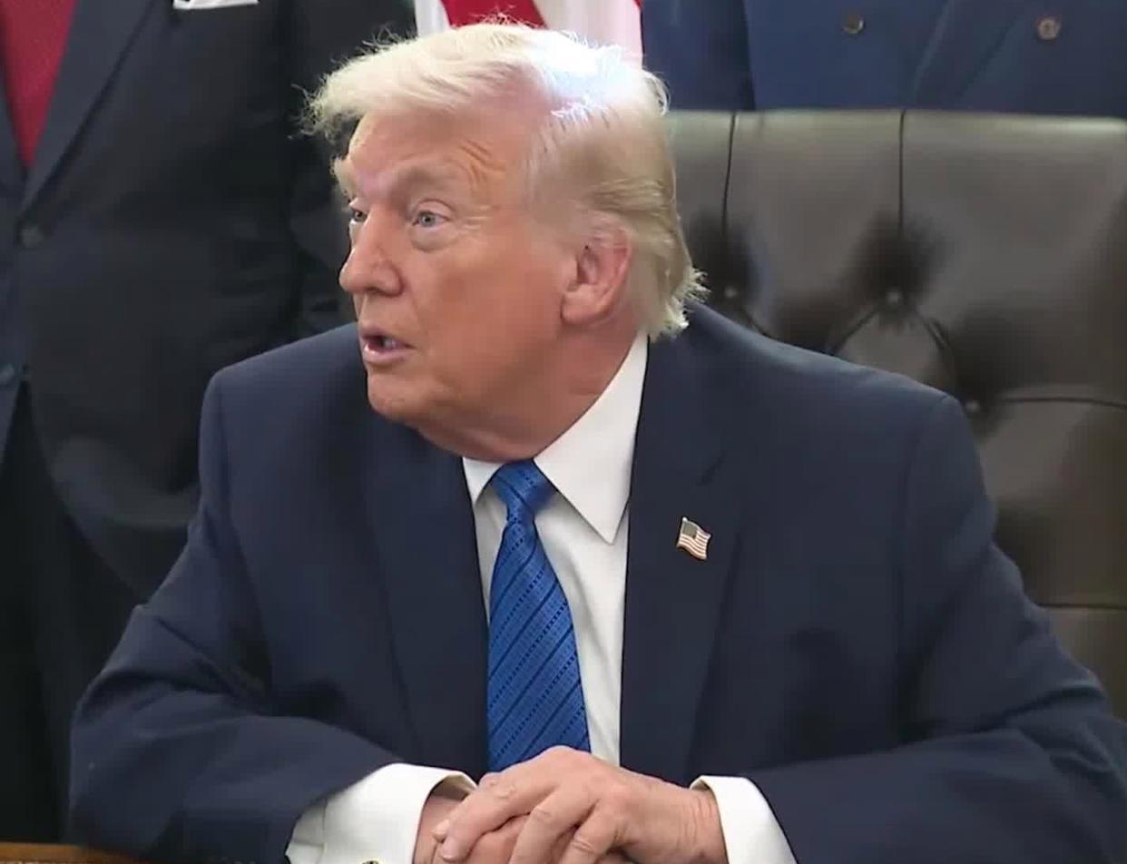 无时间表！
特朗普摊牌：美伊冲突不急着停，背后藏着更大棋局。
 
当地时间22日