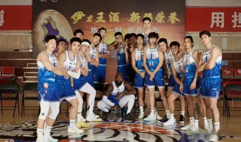 新疆开门红！昨晚，新疆男篮客场95-88击败江苏队

●新疆首发，还需要调整。琼