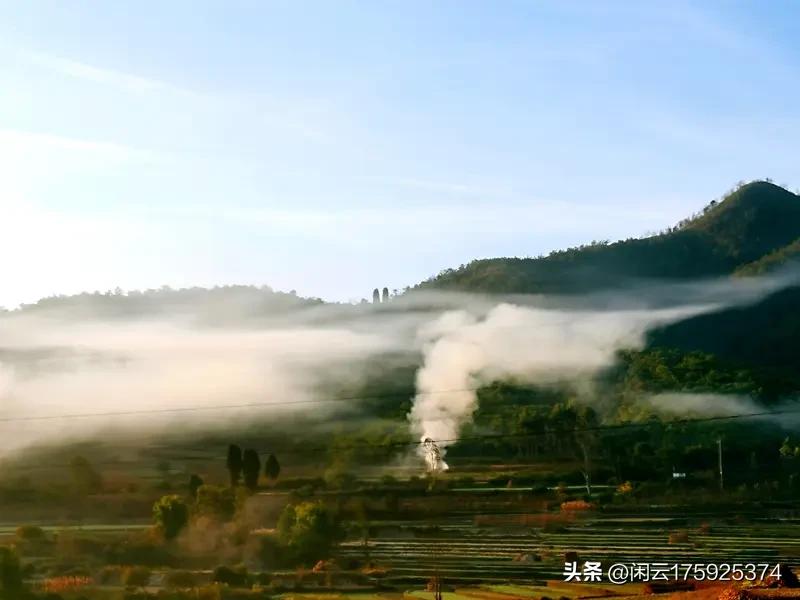 上联：夕阳斜照百舸归；念姐邀对下联，晨雾蒙胧炊烟起！
