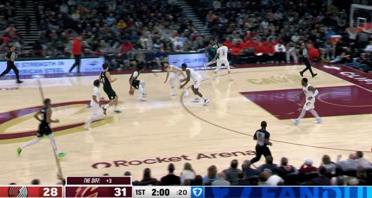 杨瀚森终于找到定位了！

今天对阵骑士队的比赛，杨瀚森在首节获得了上场机会，他积