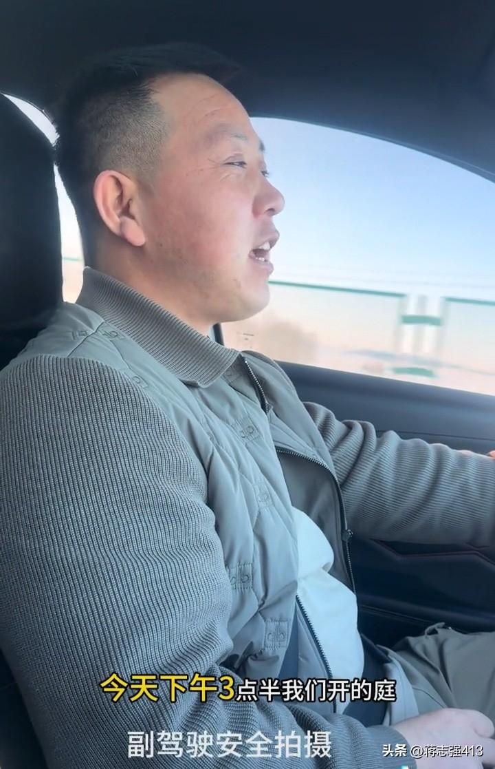 林区小明离婚了也不用被人呼来唤去了，最起码自己可以干自己喜欢的事，自己和老弟直播