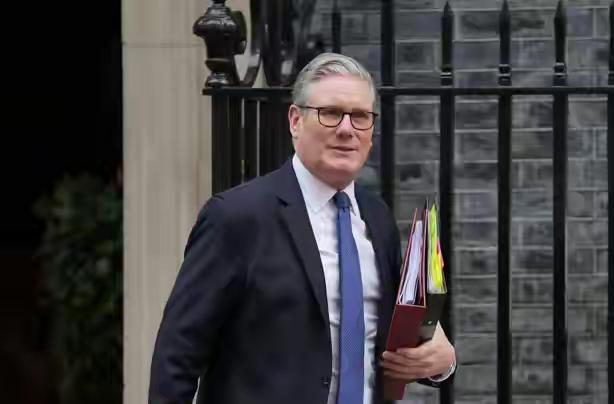 2026年美加墨世界杯临近，门票贵成了全球球迷的槽点。英国首相斯塔默12月16日