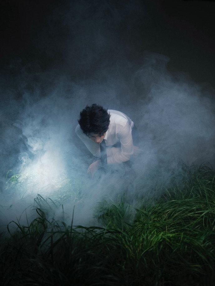 夏之光北影节开幕式造型出图烟雾中的夏之光夏之光北影节开幕式造型出图，烟雾中的夏之