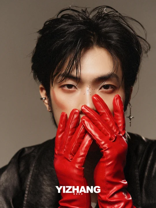 📸黑色皮衣配红手套｜拽酷男神氛围感拉满❗