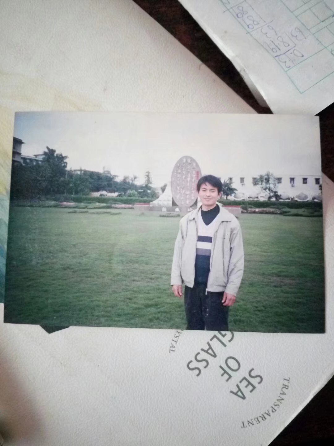 关于我妈爱上我爸的一些理由1.长得挺帅的。2.个子比我妈高。虽然就一点点，相亲见