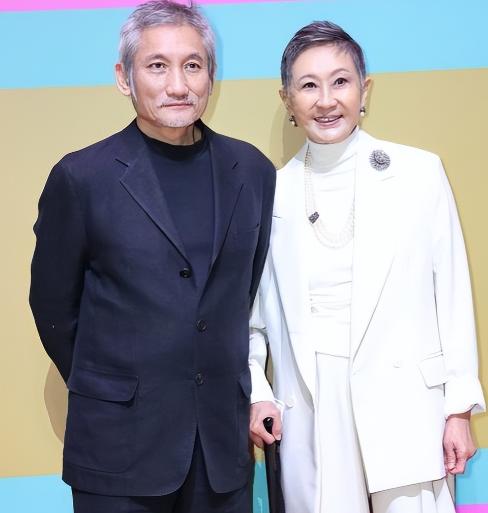 林青霞曾在书中写到：“2006 年 7 月的某一天，我们在徐克家聊天，徐克很自在
