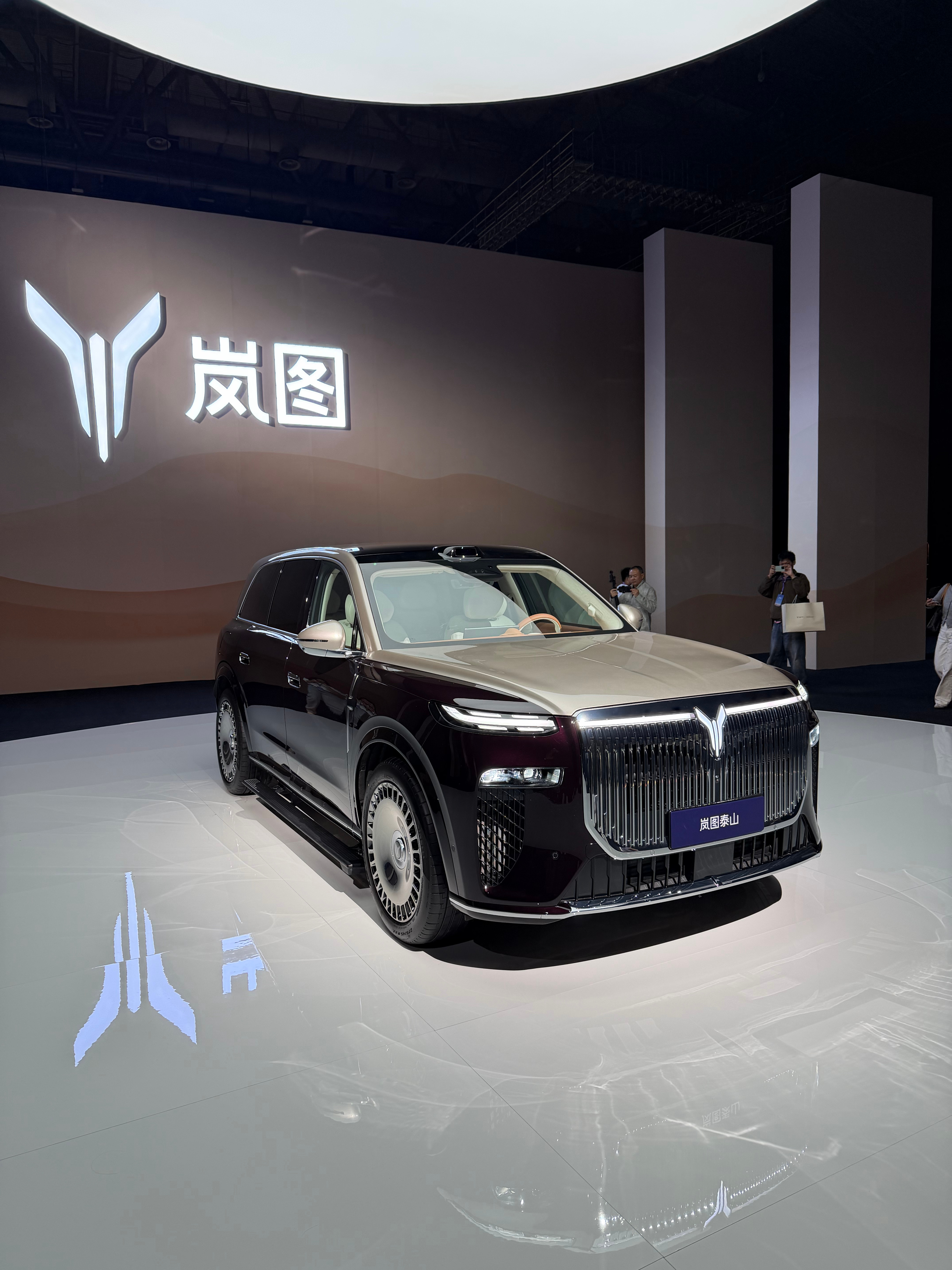 该说不说，岚图的物料一直在新势力里属于数一数二的那种，弄的真高级，刚好碰到最卷的