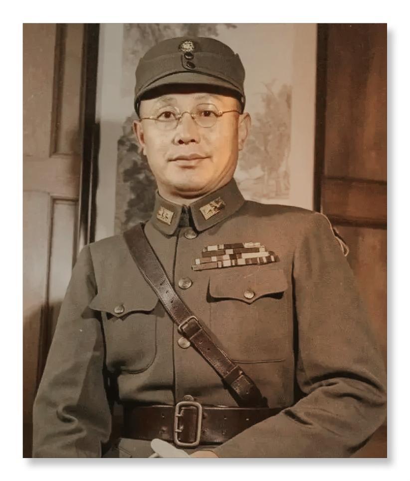 少了一把刀，背后藏着一段旧情



1945年9月9日，南京受降仪式，冈村宁次走