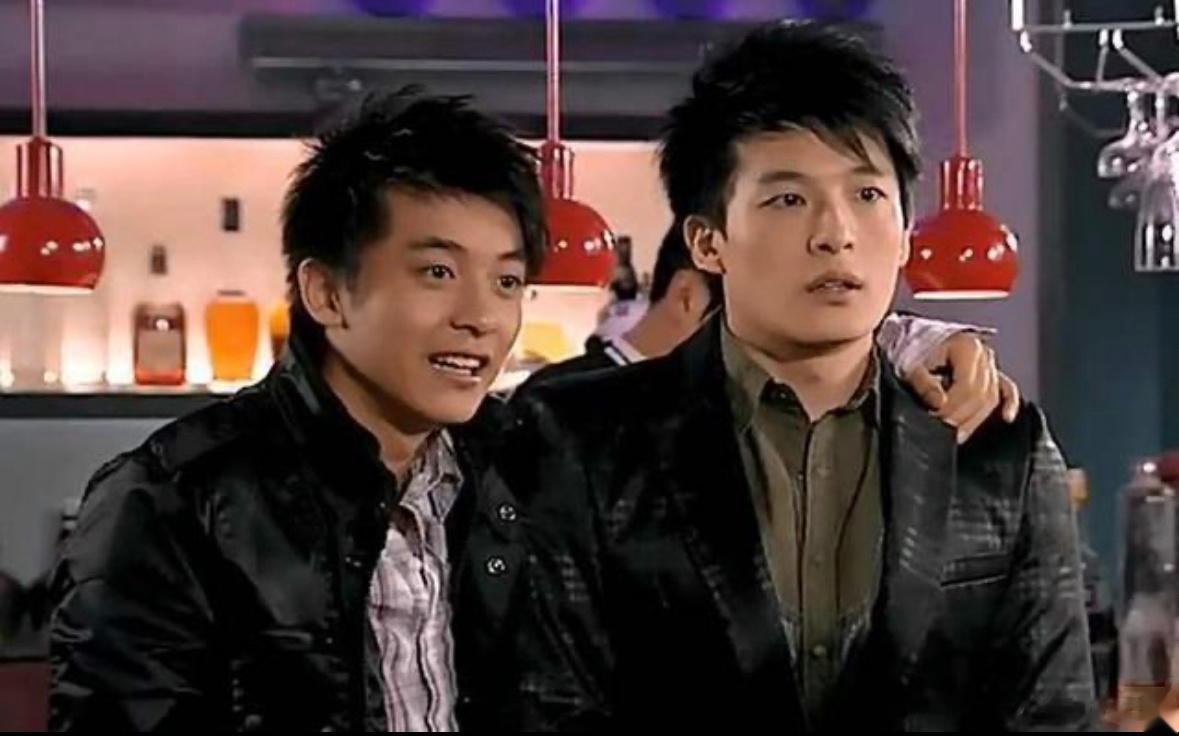 #李佳航来捞孙艺洲了#电影《坚如磐石》的路演现场，李佳航也来观看了，捞孙艺洲只能