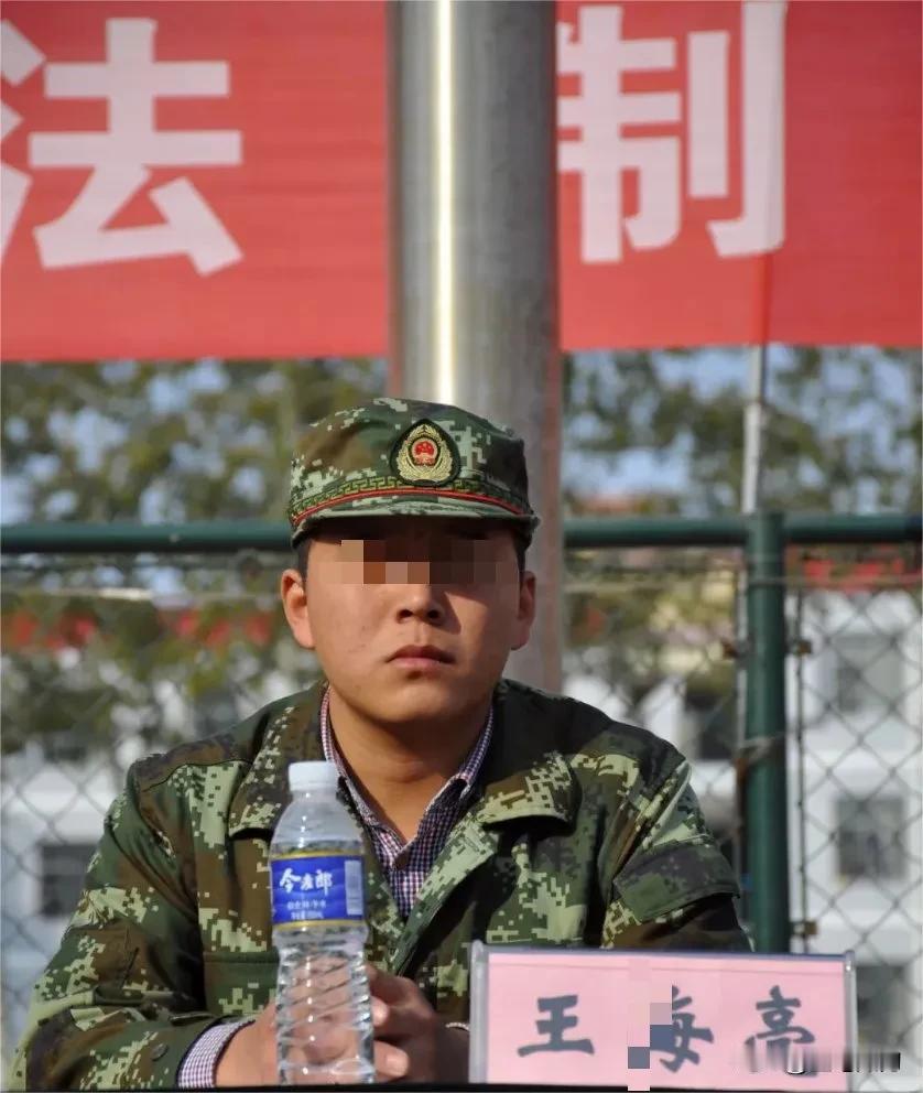 春节不好过，消防队长长这样，霸王餐吃多了，不能一开了之，还应该好好查查，看看他还