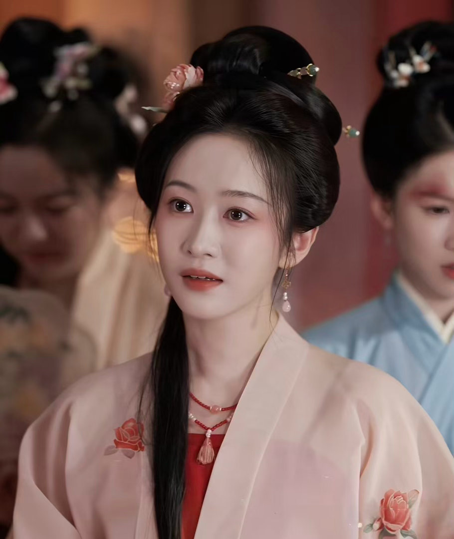 刘美含这段演技真神了 看刘美含演绎吕蕺儿破防瞬间，前期故作洒脱自嘲伪装，眼眶蓄泪