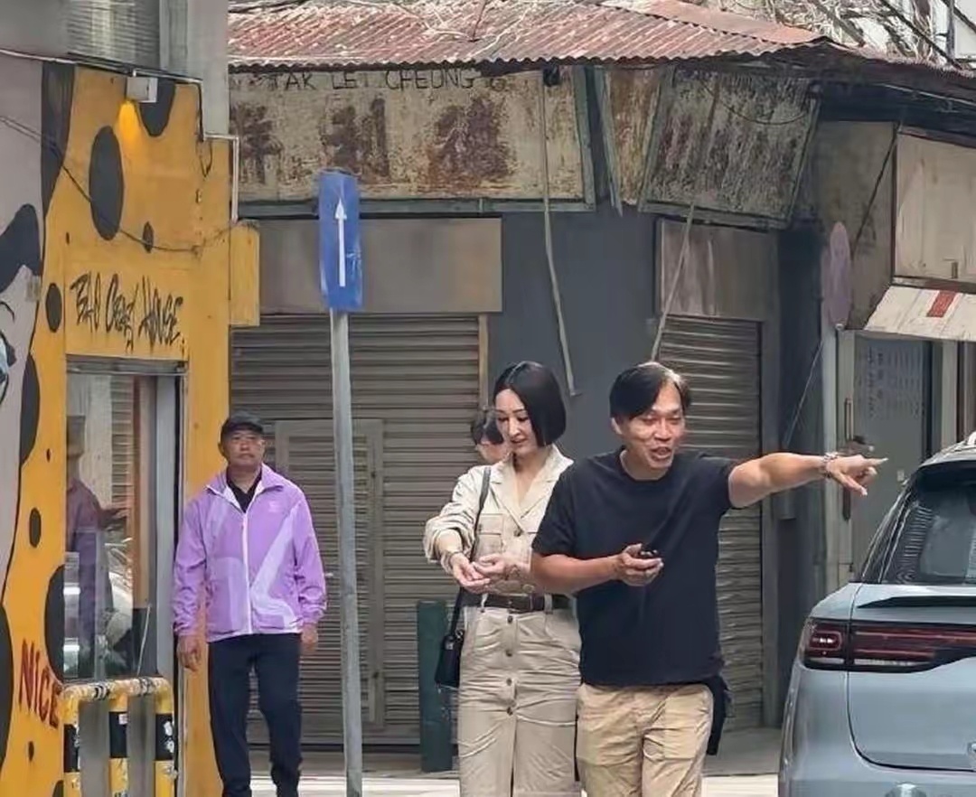 这剧组也太不走心了，高海宁的裙子都皱成这样了也不熨熨，上镜多影响美观 