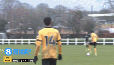 徐彬第90分钟停球过大放铲犯规，留洋首秀吃到黄牌