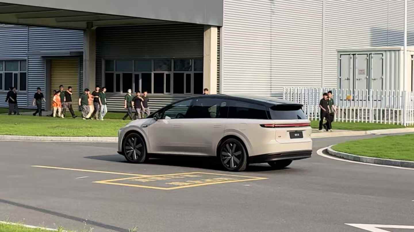 理想i8，好看吗？[爱你]理想汽车理想i8新能源汽车 ​​​