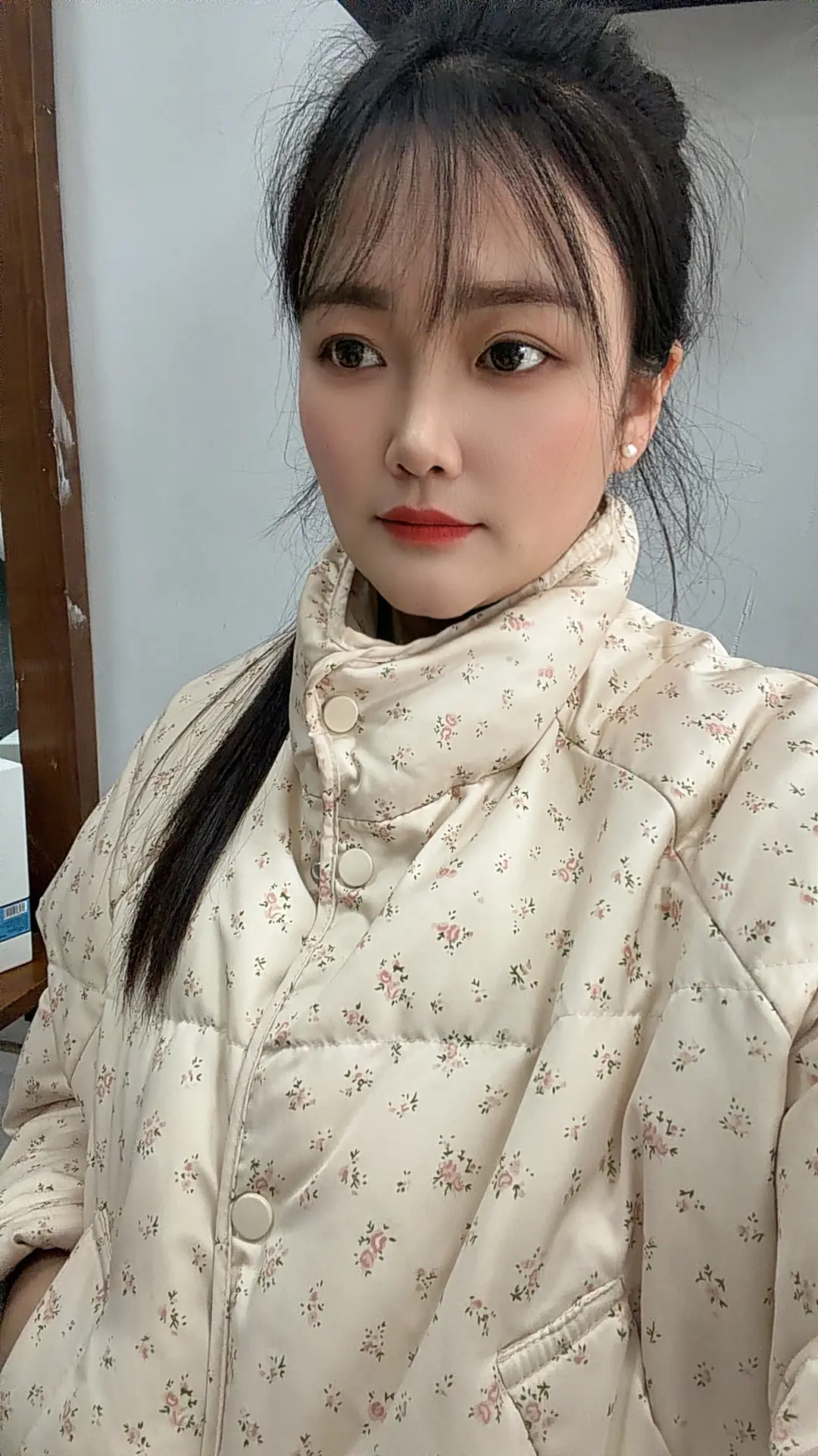 人到中年，好像突然得了一种无兴趣病。 对热闹没兴趣，对倾诉没兴趣，对讨...