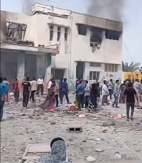 太恐怖了！学校本应是书声朗朗学生们欢声笑语的地方，如今却变成了人间炼狱！

伊朗