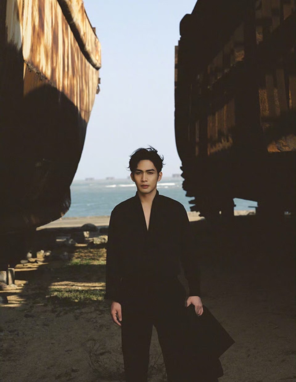 张彬彬深V快开到腰了金鹅荣誉红毯 2025腾讯视频金鹅荣誉出图！ 以一袭突破性深