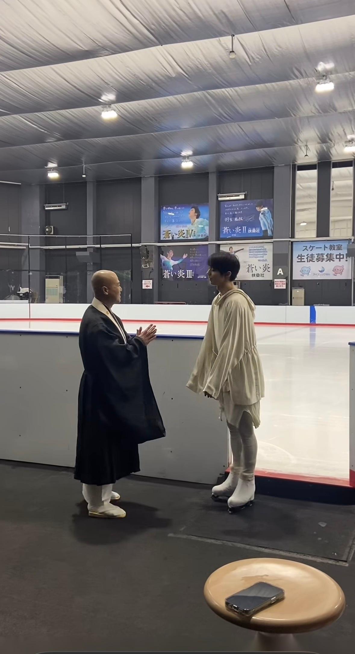 羽生结弦  家庭画报发布新视频一枚（好不容易摸到几张可以参加某某选手权喽网页链接