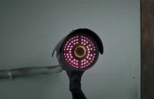 兄弟们，求助下，有没有什么品牌的户外监控好用一些，要无网无电那种，夜市能力强一些