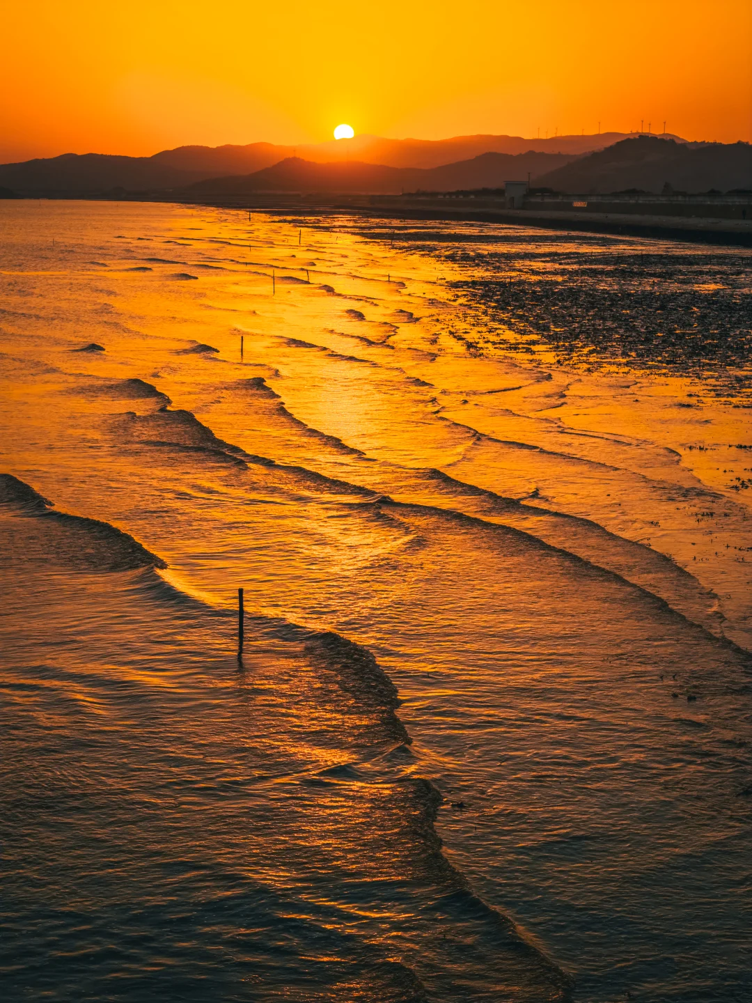坚决躲开人多地方！治愈系海边日落