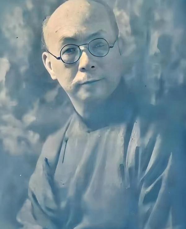 中国最大的汉奸是谁？
他远比汪精卫更加可恨，要是没有他，日本连中国大门都进不了，