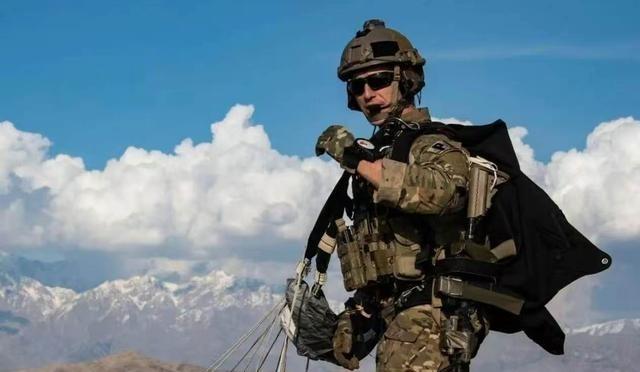 美军能成功救出两名飞行员，其实也不意外，毕竟美军比起伊朗确实过于强大了，其技术、