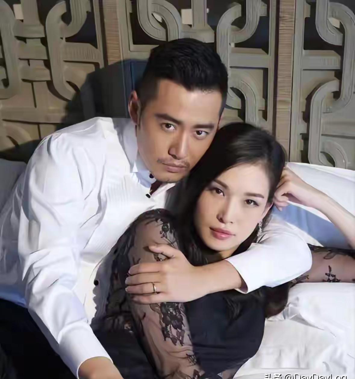 佟晨洁端着盘子追着魏巍夹菜，打破了大众对一个前超模的全部想象。
这不是夫妻情趣