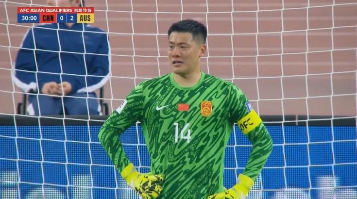 国足提前集训20天，澳大利亚逛街喝奶茶半场2-0领先！

今晚中国球迷真的太扎心