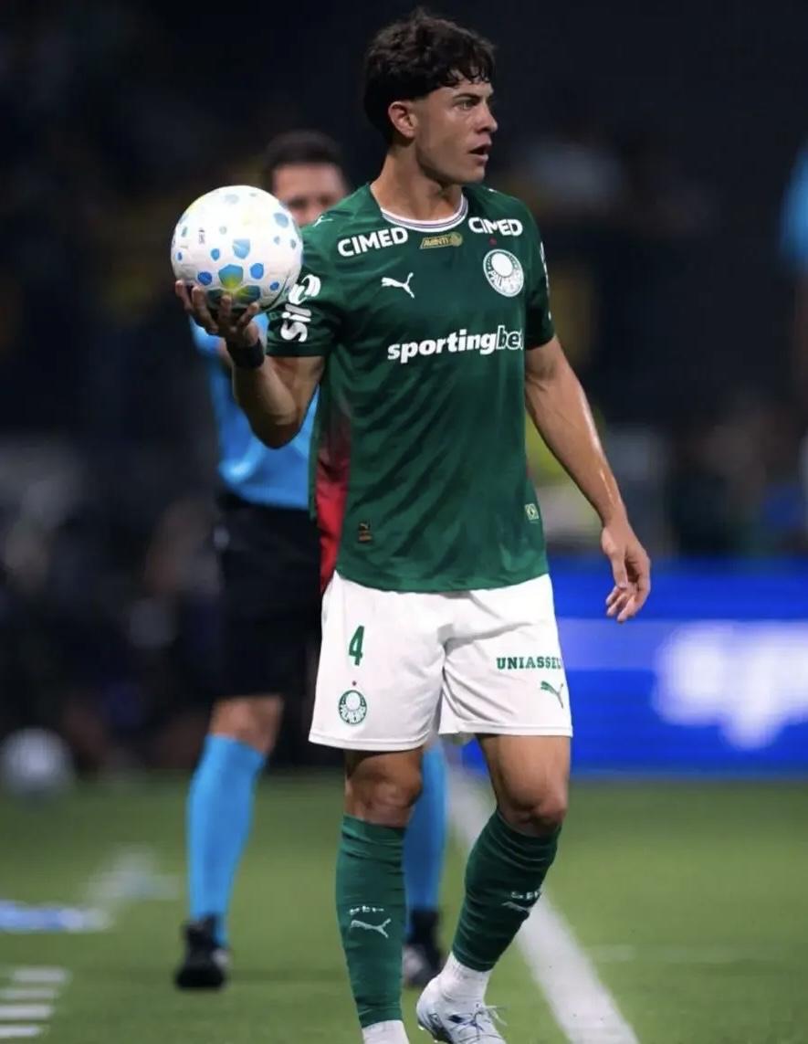 22岁的帕尔梅拉斯右翼卫贾伊首次入选阿根廷国家队，此前他是阿根廷U20国家队的队