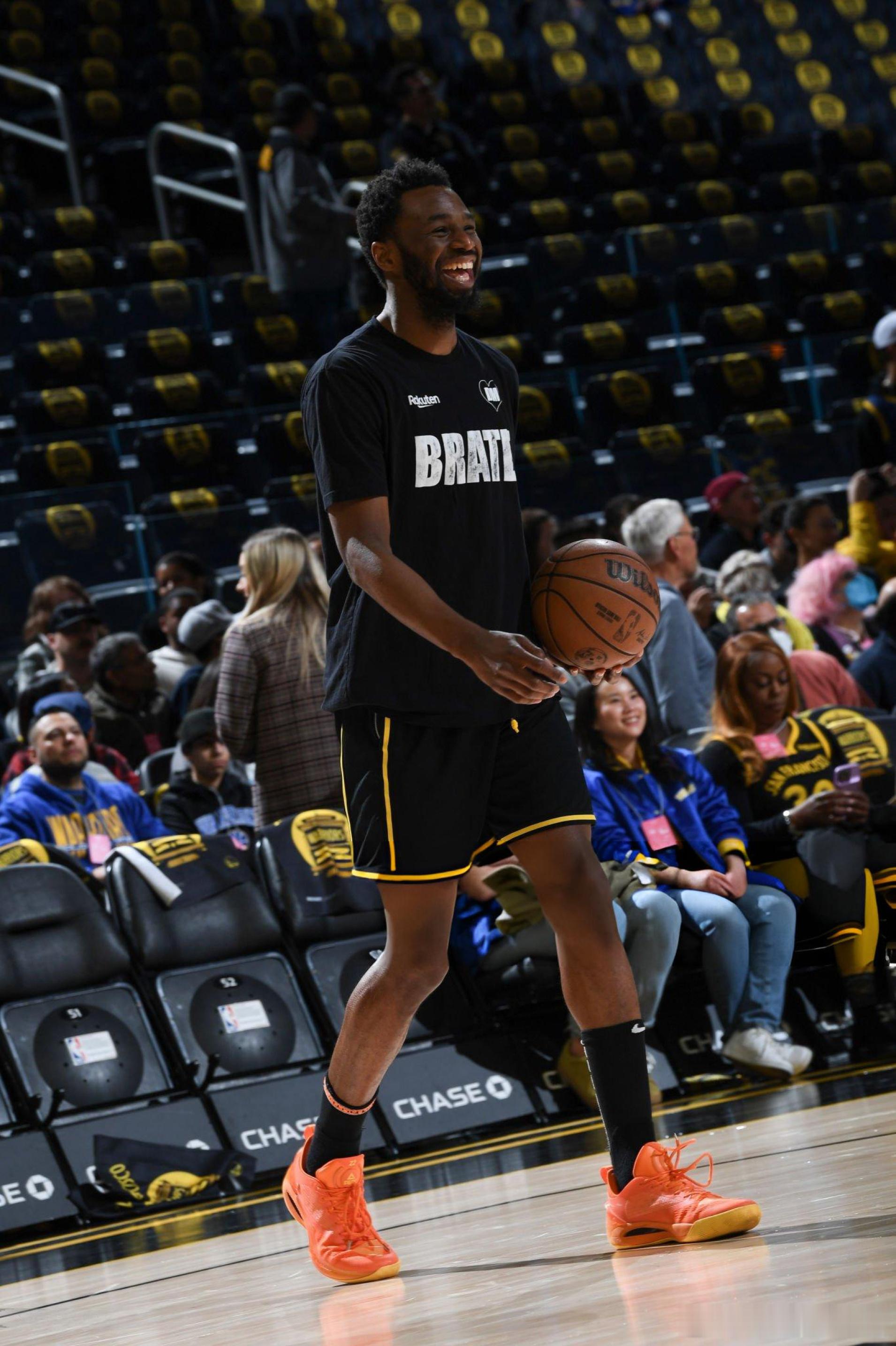 还搁这笑[笑哈哈][笑哈哈]#金州勇士[超话]# ​​​