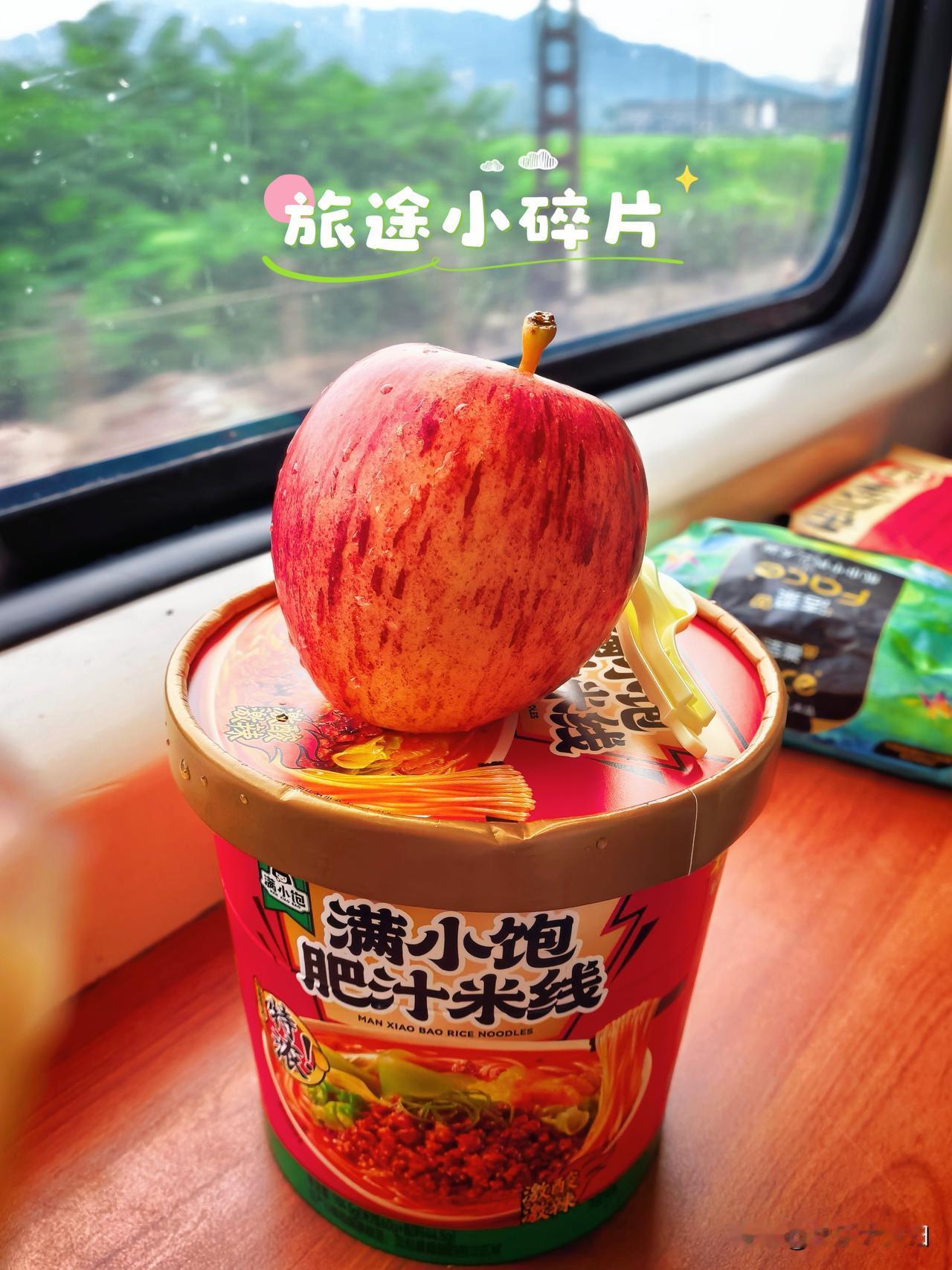 就是午餐晚餐一起了
满小饱肥汁米线
加力果
我先开动了