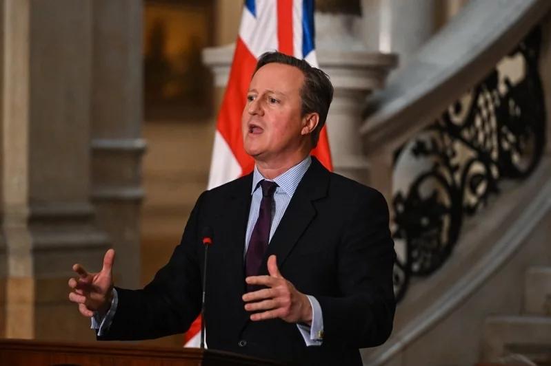 换了位置就换了脑袋！曾推动中英关系“黄金时代”的英国前首相，现任外交大臣卡梅伦接