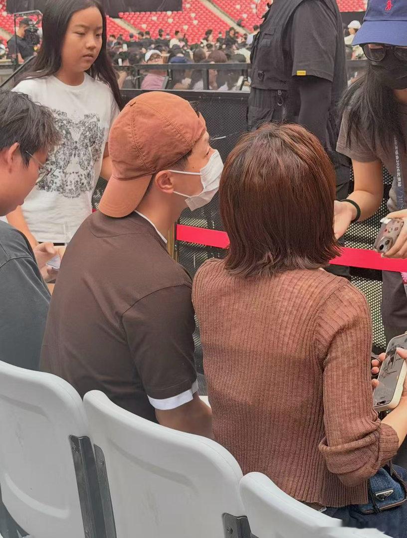 马龙看蔡依林演唱会马龙夏露一起看蔡依林演唱会马龙夏露一起去看蔡依林演唱会了！真好