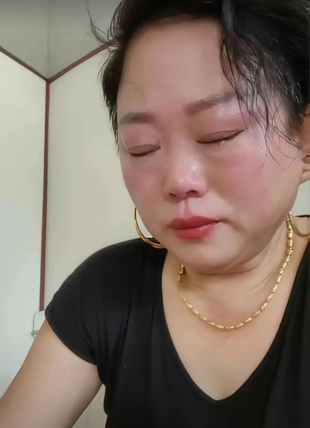 我家邻居的独生子，才34岁，突发心梗没了。媳妇28岁，怀孕四个月。葬礼上公婆当着