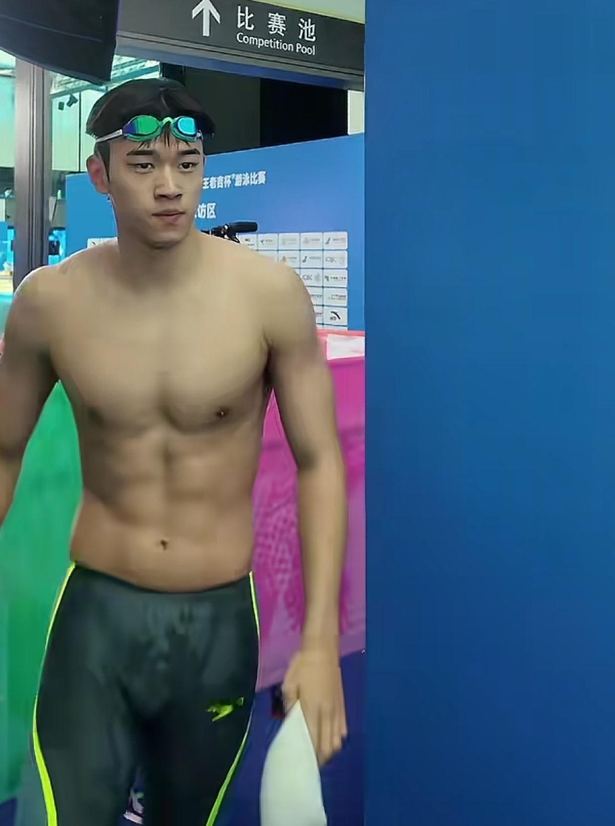 潘展乐真不愧是“泳圈爆梗王”，采访界的泥石流。接受采访时常常金句频出，“潘展乐式