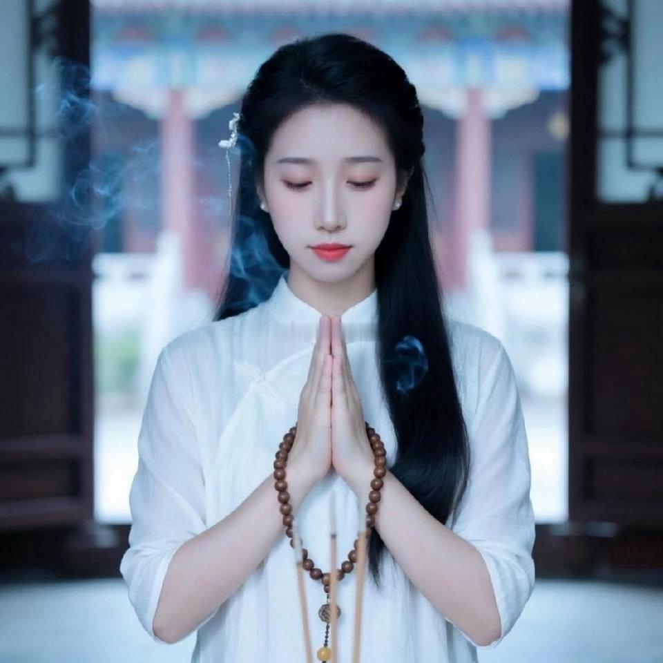 头像分析双手合十🙏这是祈祷，象就很差！有烦心事才要祈祷！！玄学头像头像