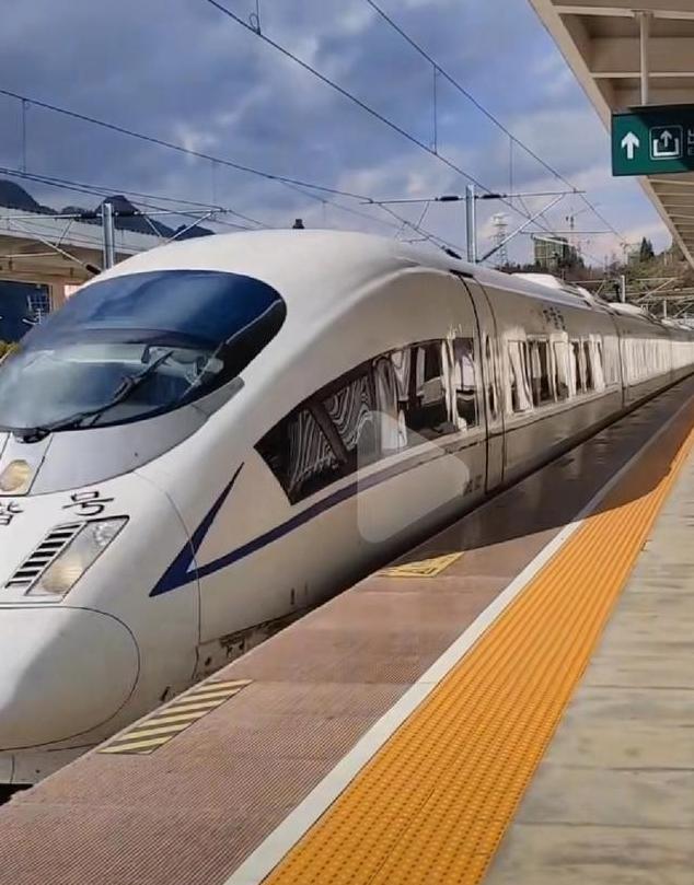 西班牙交通大臣为采购高铁考察多国，结果颠覆认知！先访德国西门子，对方不仅交付周期