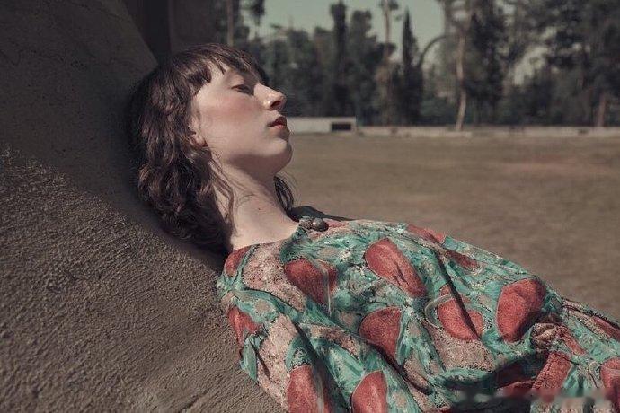 成年人的世界不存在永恒的靠山，你最强的靠山就是你的努力和独立！ ​​​