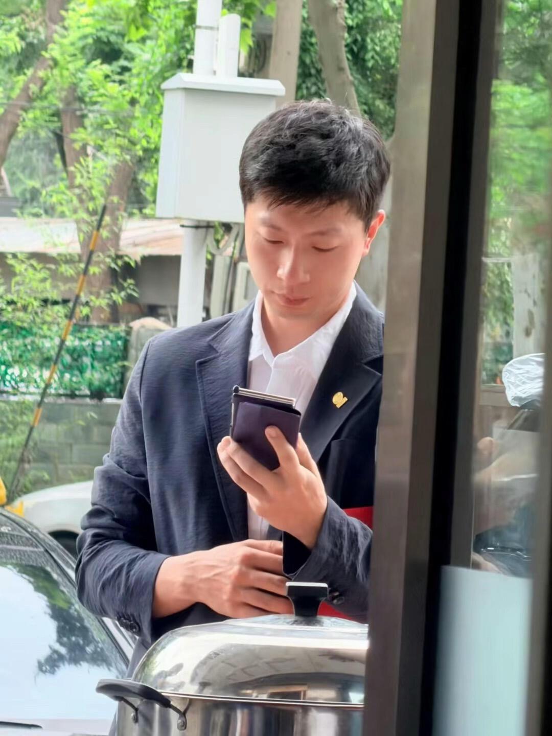 龙队又闷声干大事，这个活动真神秘，龙队上的了厅堂，比赛也搞得好，真全面！
打领带