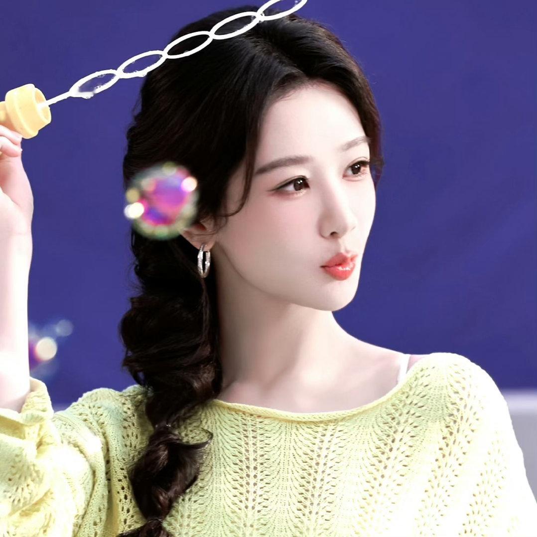 杨紫[超话]杨紫董竹君 杨紫杨紫玉兰花开君再来 做自己，不止今天才闪耀，每一个年