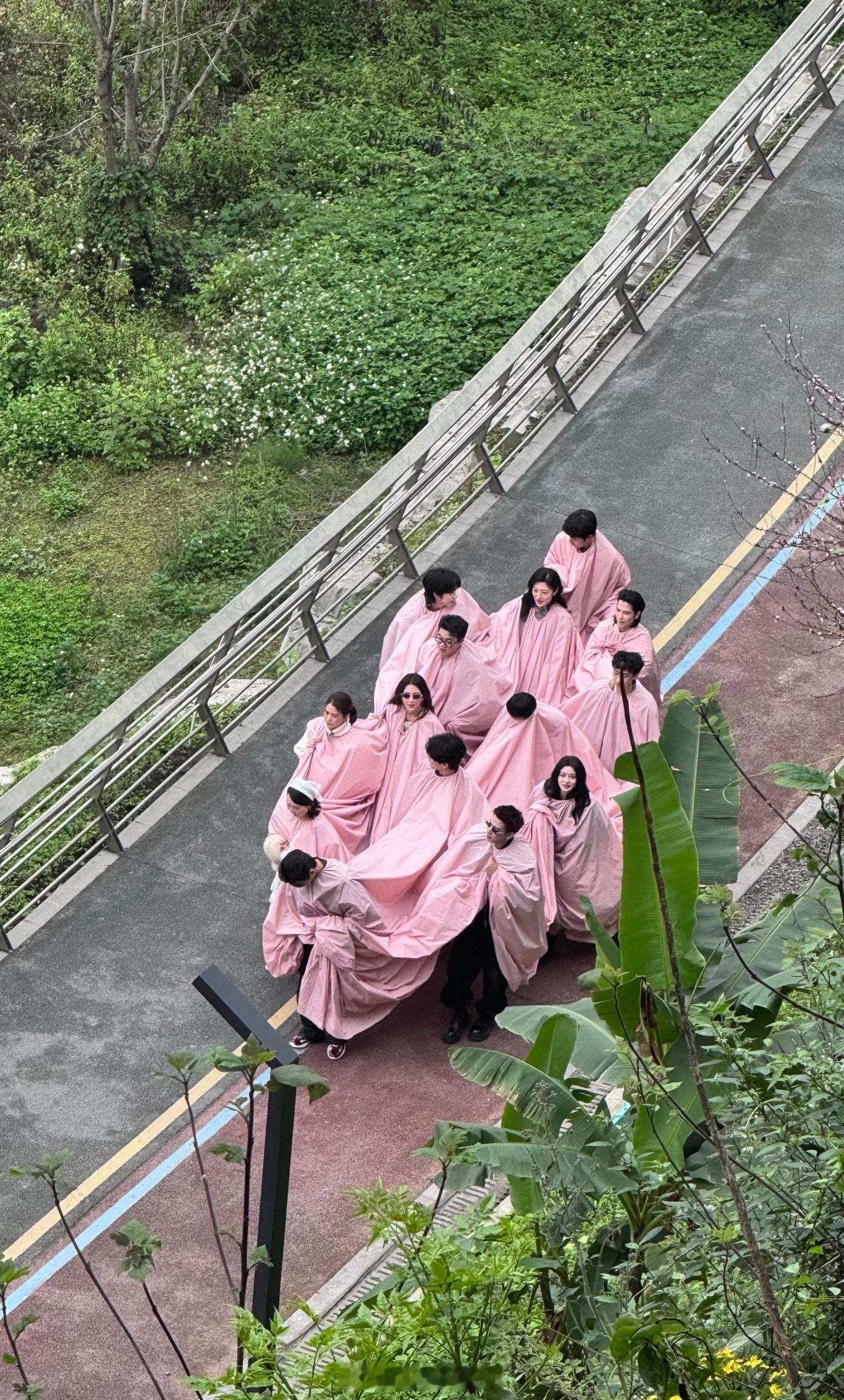 第六季破冰方法就是大家一起钻一个大被子里走路嘛五十公里桃花坞6