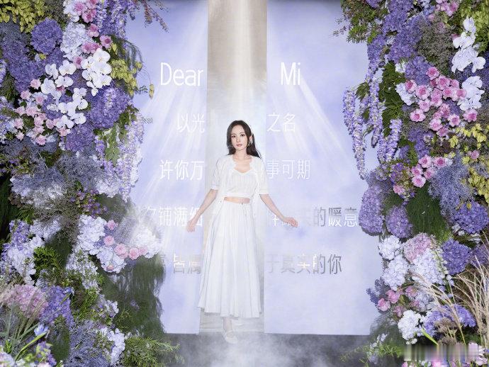 杨幂看得出是公主杨幂说每天都是新生 真的能感觉到她现在很放松。那种由内而外散发出