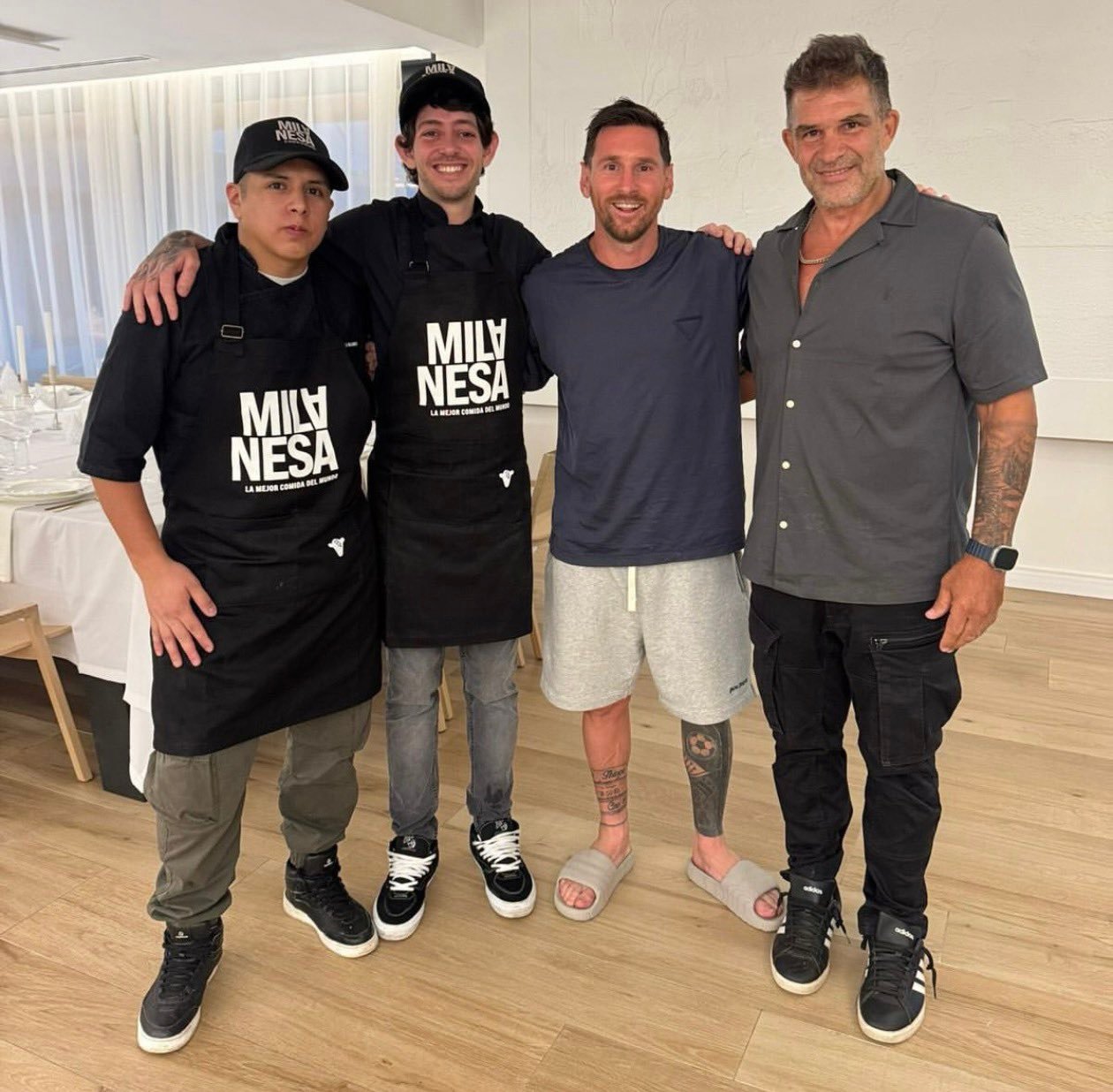 阿根廷知名餐饮连锁品牌“El Club de la Milanesa”的厨师们为