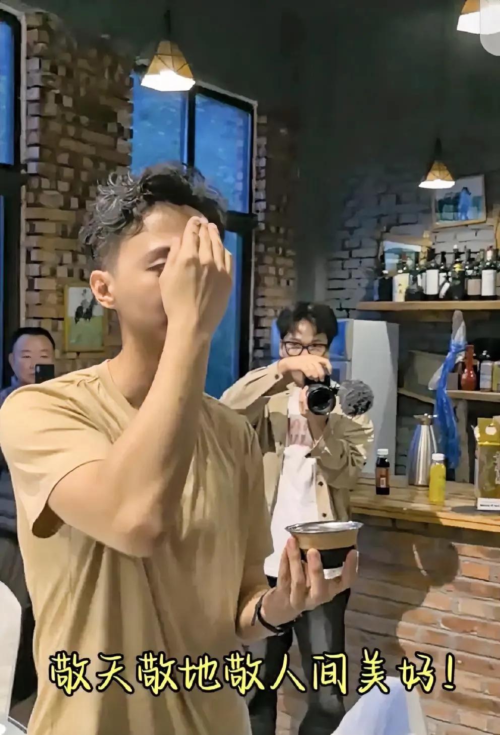 这是什么妖？敬天敬地，饮血为盟吗？要去出征还是结拜兄弟？一直号称要做文化直播间，