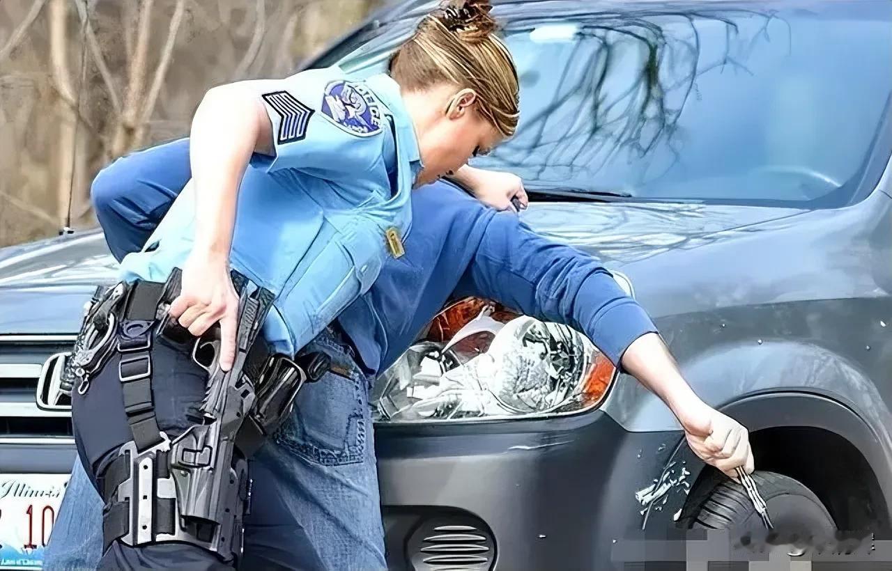 美国女子抱婴儿袭警母女都被射杀警察本身是一个高危职业，袭警不管在哪里国家，即使没
